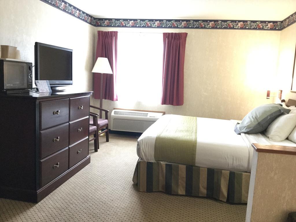 Americas Best Value Inn And Suites Saint Charles Exterior foto
