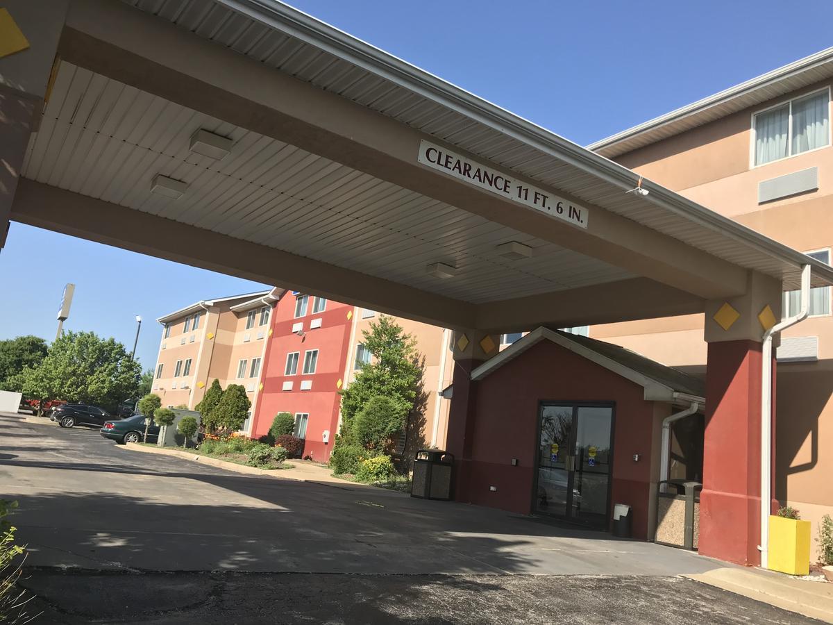 Americas Best Value Inn And Suites Saint Charles Exterior foto